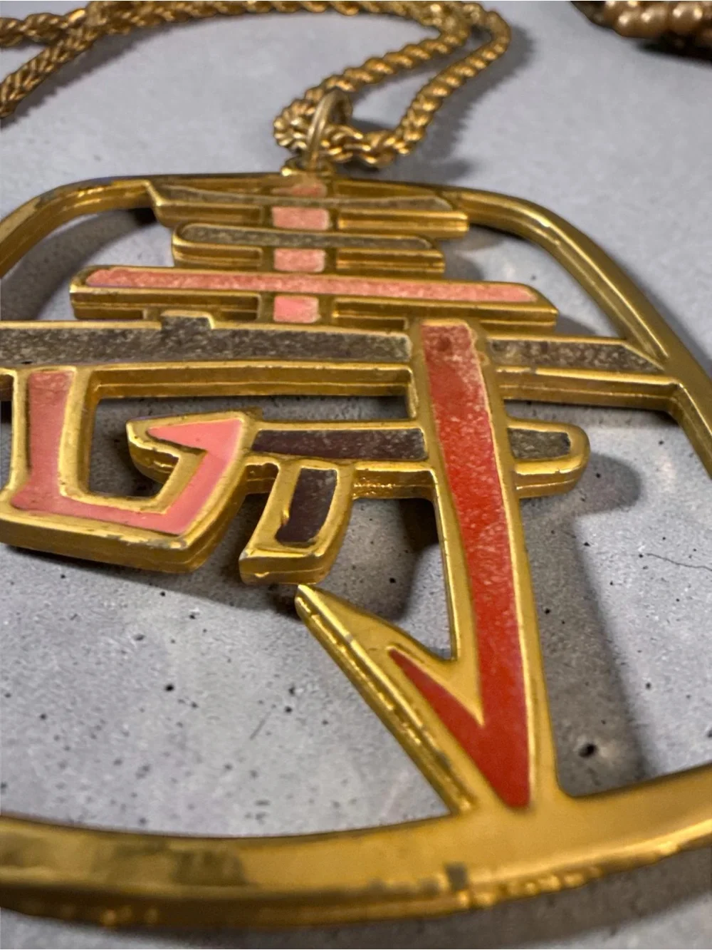 Vintage Gold Tone Chinese Longevity (Shou) Symbol Pendant Necklace - Picture 4 of 6